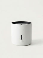 selvvandingspotte i hvid med synlig indikator på siden White