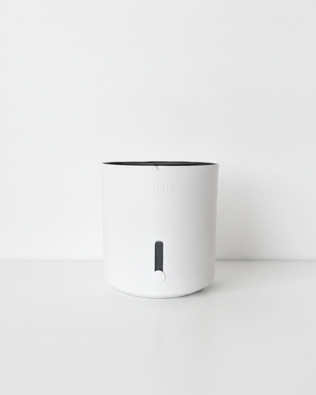 White selfwatering planter Moii Copenhagen 